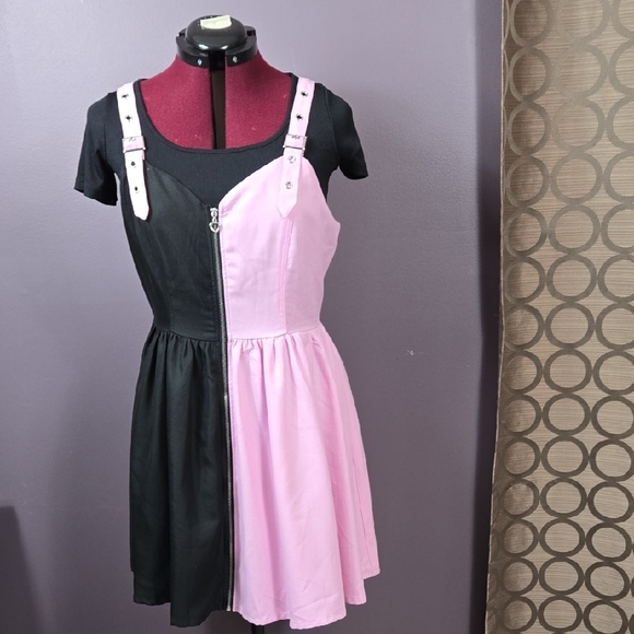 Hot Topic Black and Pink Casual Dress - Picture 5 of 5